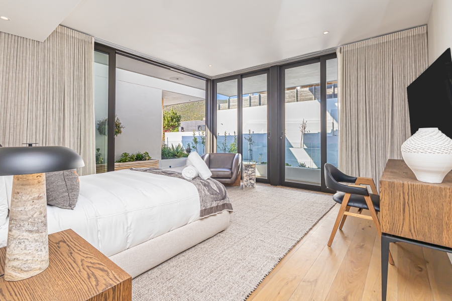 To Let 4 Bedroom Property for Rent in Fresnaye Western Cape